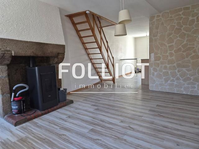 A LOUER VIRE QUARTIER ST ANNE BEAU T3 R�NOV� EN DUPLEX AVEC POELE A GRANUL�S