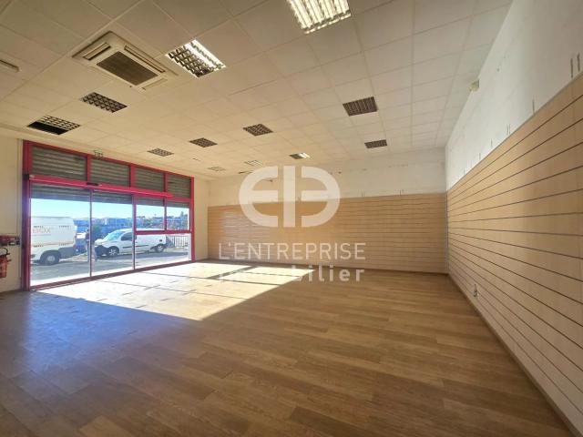 A LOUER 240m² ENTREPOT VILLENEUVE LOUBET