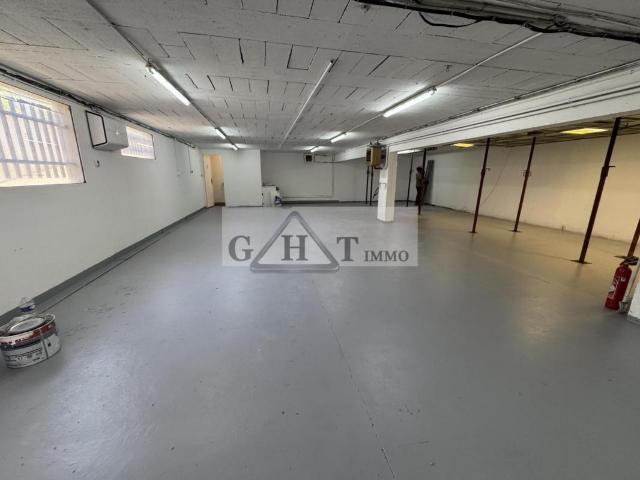 A louer 200m² de stockage