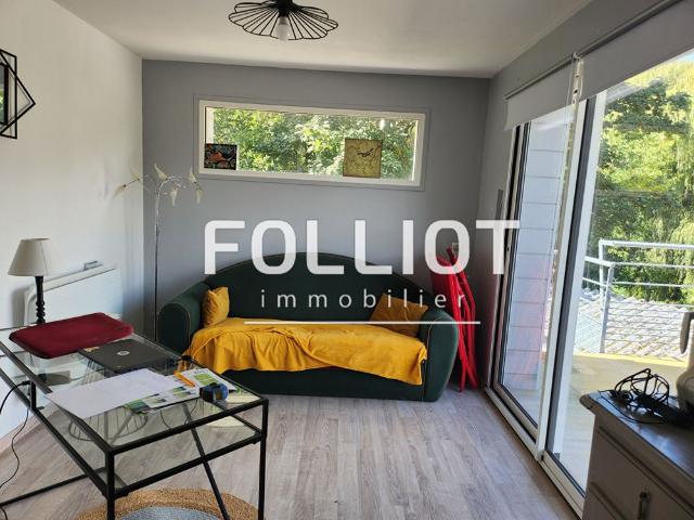 A LOUER 2 min du centre de VIRE Belle proprit de type T5 MEUBLE
