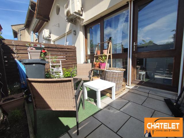 A louer 2 pièce s en duplex 39 m2 non meublé Saint Paul de Varax avec petite cour