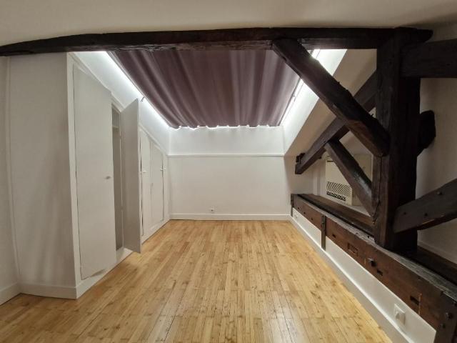 A LOUER 2 Pièces PARIS IXème 53.90m² au Sol 41.94m² LOI BOUTIN. REFAIT NEUF
