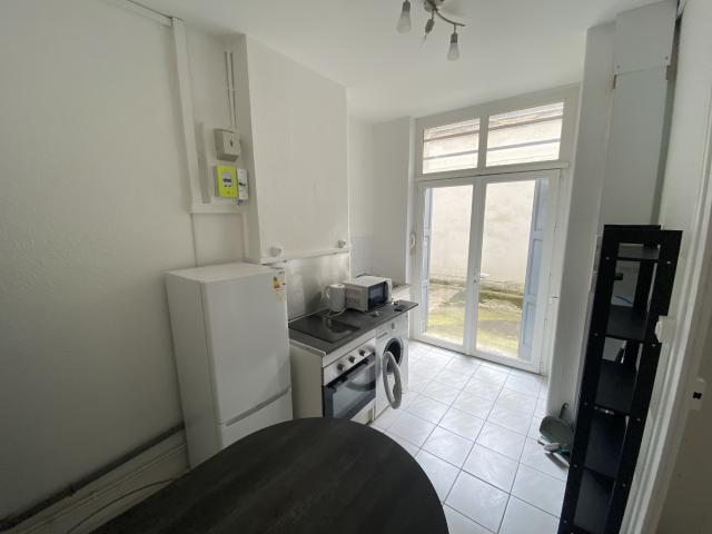 À louer 395 EUR par mois à Saint Étienne: appartement de 22.1