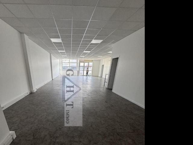 À LOUER 395M² D'ATELIER DE FABRICATION À PARIS 19