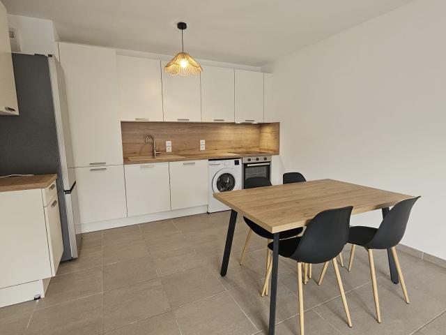 A LOUER 3 pièces meublé avec terrasse et parkings
