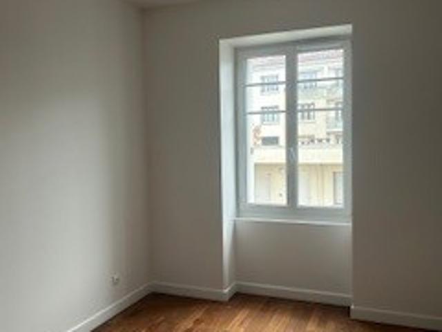 A louer 3 PIECES – rue de Talant avec garage 660€/MOIS CC