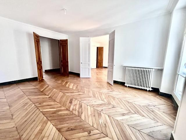 A LOUER 4 Pièces 120.6m² PARIS VIIIème. CHAMPS ELYSEES. REFAIT NEUF: PARIS 8ème 75008 120.60 m² | GTF Location