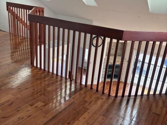 A Louer 5 1/2 sur 2etages mezzanine Duvernay E