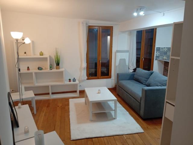 A louer 7 Appartements meublés 3 studios et 4 T2 de 17m2