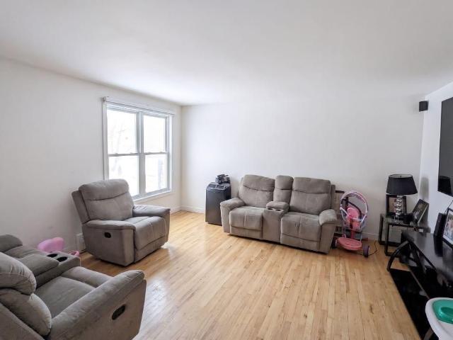 A Louer 8 1/2 Chomedey 4Chambres 2sdb