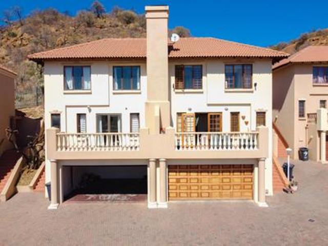 a lovely 2 bed,2 bath duplex