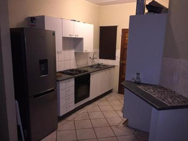 a lovely spacious unit in greenway w.