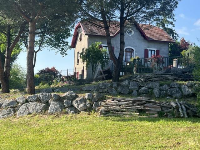 A Puyoo, une maison qui ne se révèle vraiment qu'une fois la orte franchie