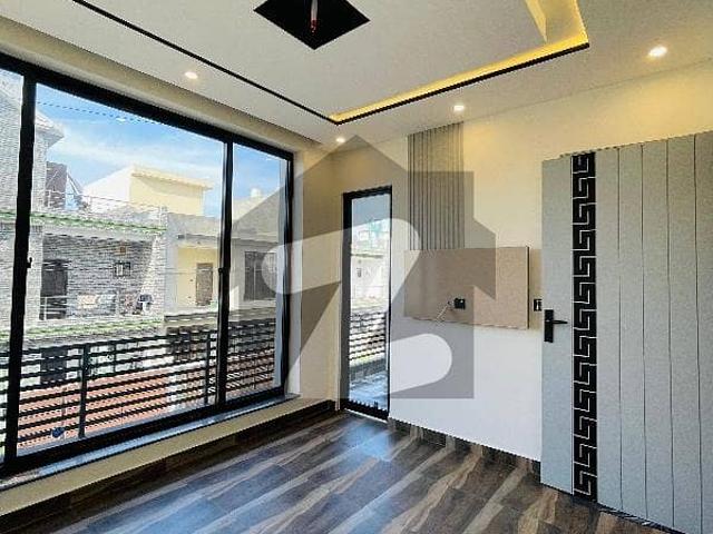 A Palatial Residence For On Excellent Location sale In Park View City Tulip Extension Block Lahore