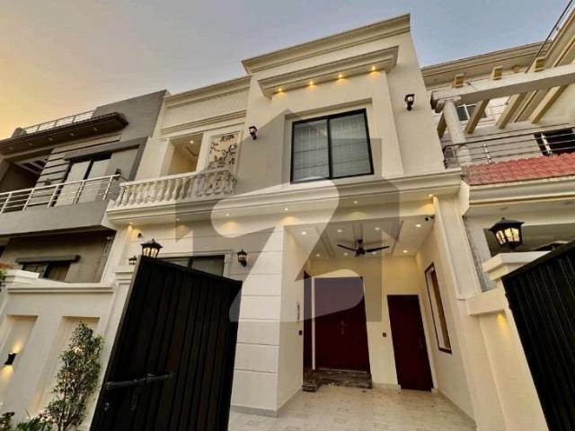 A Palatial Residence For Prime Location sale In Citi Housing Society