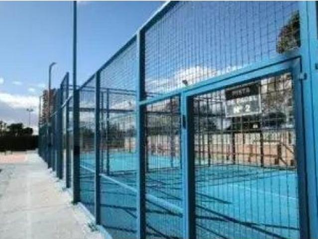 A pasos del mar en Playa Muchavista – Urbanización con piscinas y zonas deportivas