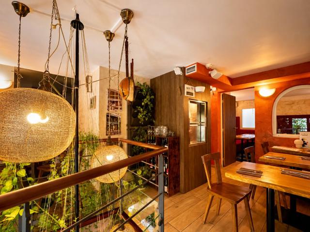 À Paris 5, murs commerciaux de 75.66 m2 75m² Paris 5ème