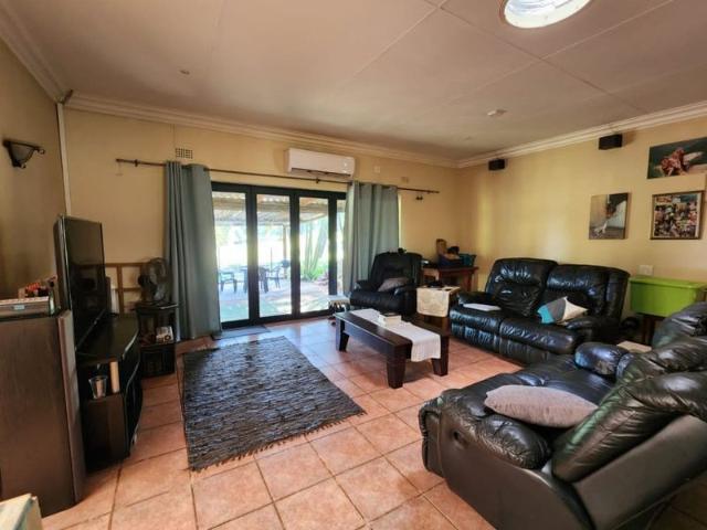 A peaceful and secure home in felixton!