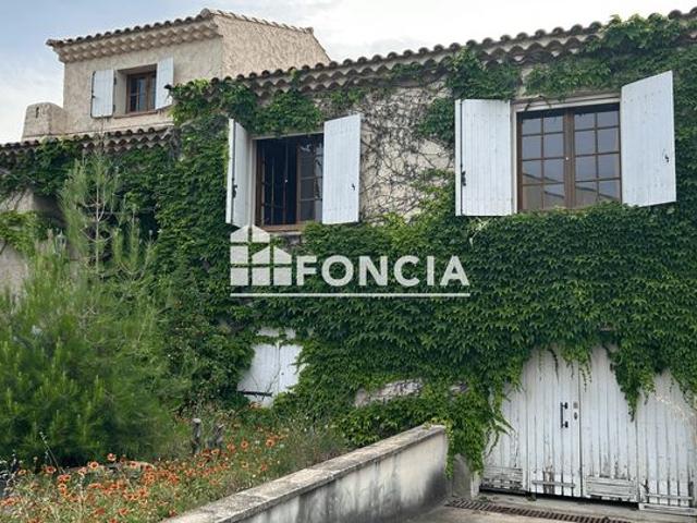 A PÉLISSANNE Villa de type 5 de 115 m2 sur une parcelle de 880 m2 avec piscine et garage