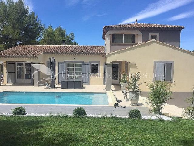 A Pernes les Fontaines, une villa avec piscine