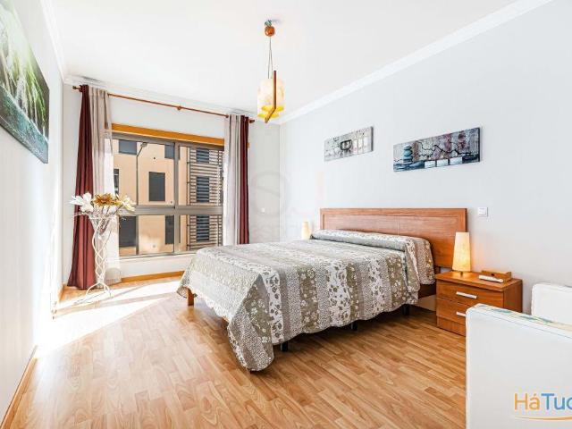 A. Pêra Luxo Apartamento T2 C/ Garag. + Piscina | 26064087581
