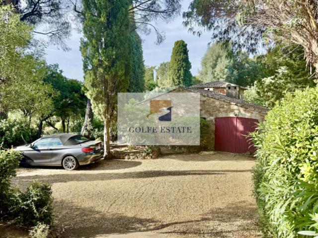 A pied de la plage de Gigaro: Mas en pierres, 4 chambres, pi