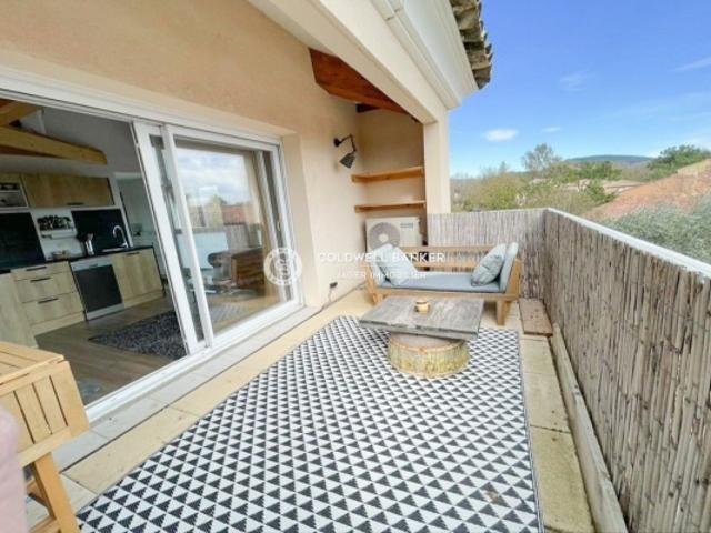 A pied de la plage et commerces appartement rénové