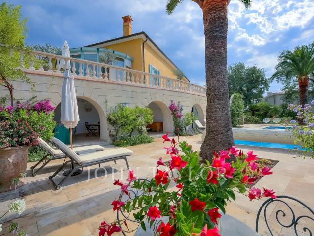 A pied du village, vue mer et calme absolu 321m² Vence
