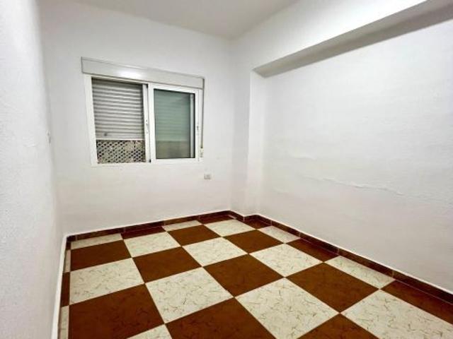 A. ? Piso de dos habitaciones antes tres, con patio privado de 18 m2. en la zona de Ciudad Jardín