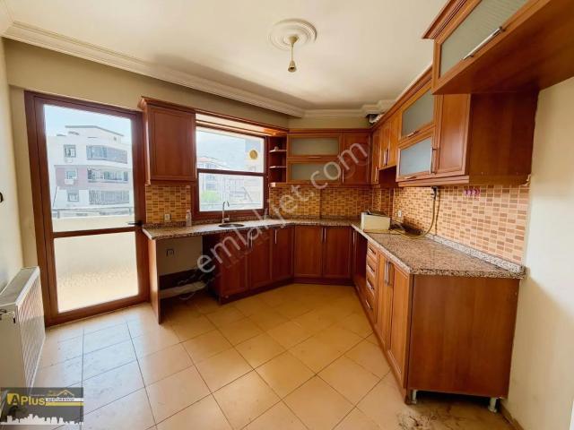 A Plus Gayrimenkulden Köşe Konumda 3+1 Kiralık Daire