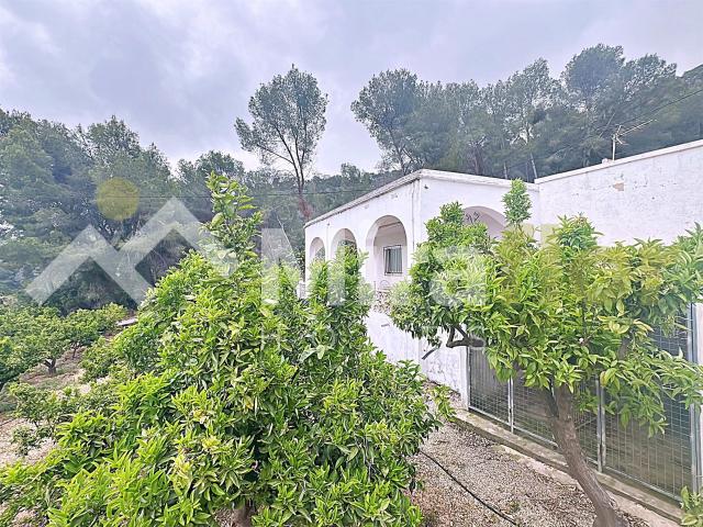 A poca distancia en coche de Pego y Vergel, descubra esta en. 42m² Pego
