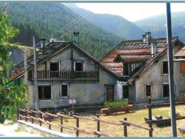 Rollieres pochi minuti da Cesena torinese proponiamo appartamenti in baita in fase di ristrutturazione in classe energetica A