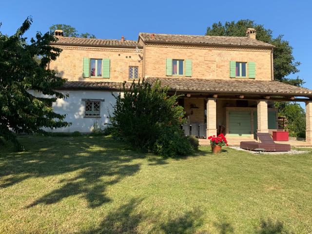 A pochi Km da Fano stupendo casolare 290m² Fano