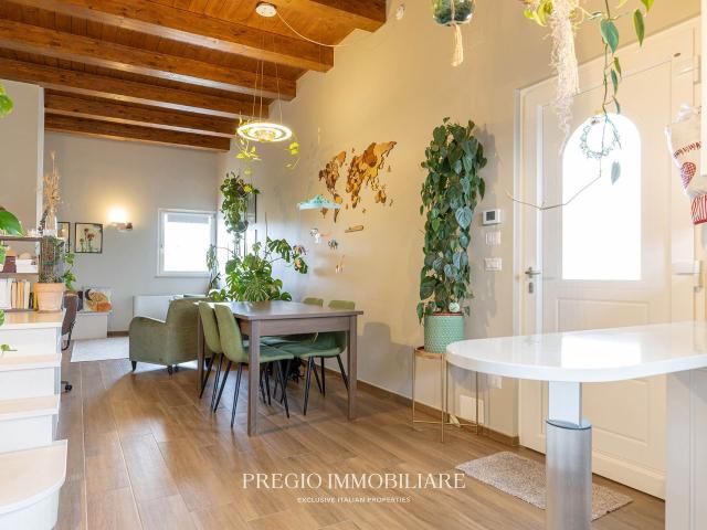 A pochi passi dal centro di Alberobello proponiamo in vendit. 120m² Alberobello