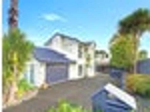 A Polished Performer in Henderson Heights