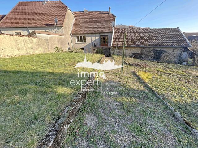 À Pompierre, grande maison à vendre avec terrasse