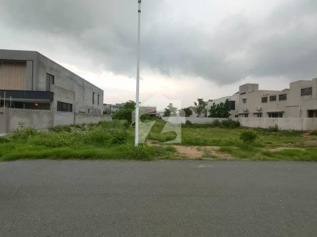 A Premium Block Living Waiting For You Just Walking Distance Park & Carrefour Super Market Elite 2kanal Villas Surrounded