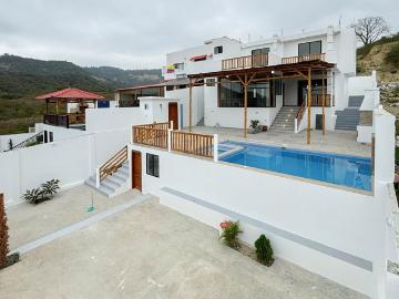 A precio de Oportunidad Casa Agosto 2024, Retiro Costero Hogar de Ensueño 2