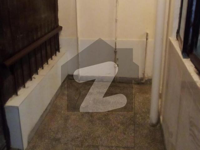 A Prime Location Flat Of 10 Marla In Rs. 150000 Askari 5