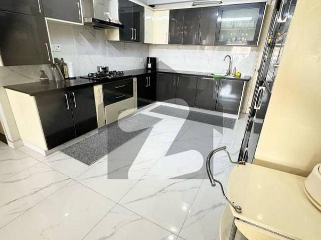 A Prime Location Flat Of 2000 Square Feet In Karachi