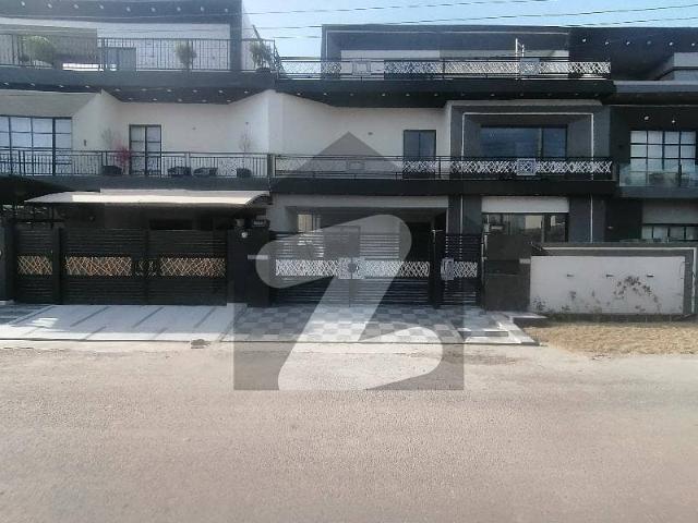 A Prime Location House Of 10 Marla In Multan