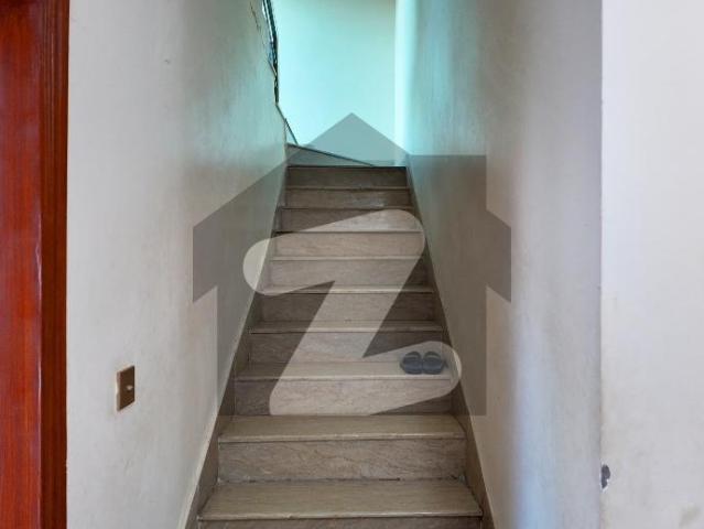 A Prime Location House Of 10 Marla In Askari 10 Sector E