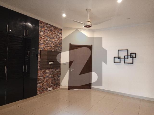 A Prime Location House Of 10 Marla In Royal Palm City
