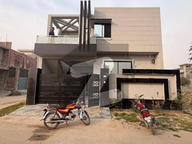 A Prime Location House Of 1200 Square Feet In Metro City