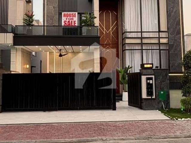 A prime location 10 marla house for sale in ghaznvi block bahria town lahore