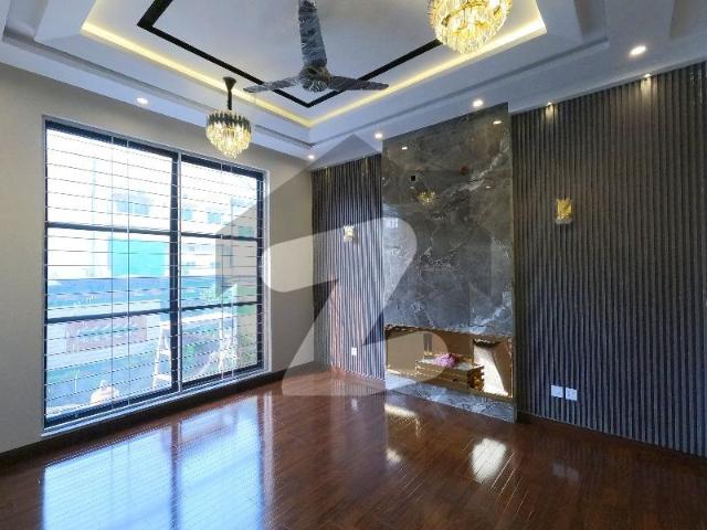 A Prime Location 10 Marla House In Lahore Is On The Market For Sale Formanites Housing Scheme Block M