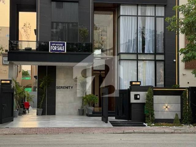 A prime location 10 marla luxury house for sale in jasmine block sector c bahria town lahore