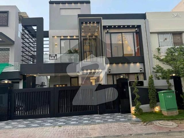 A prime location 10 marla luxury house for sale in jasmine block sector c bahria town lahore