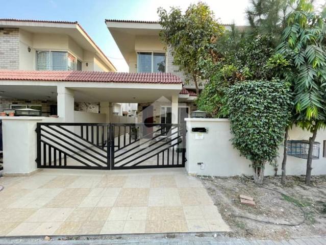 A prime location 11 marla house for sale in safari villas sector b bahria town lahore