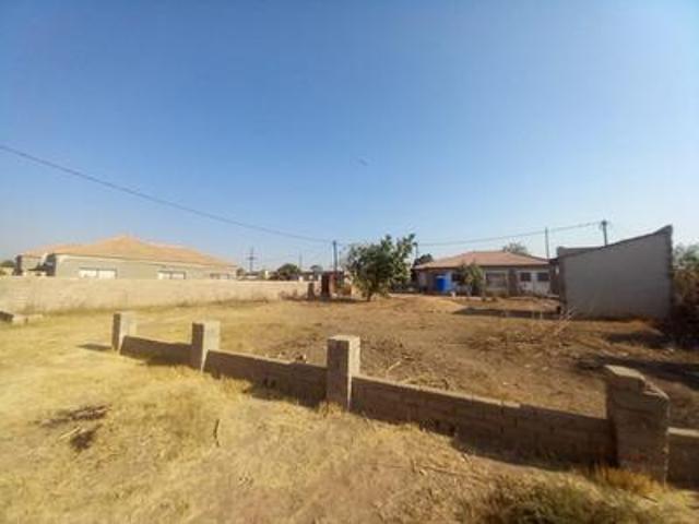 a prime piece of vacant land + singl.
